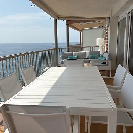 Le Bateau Immobile Apartment Salou
